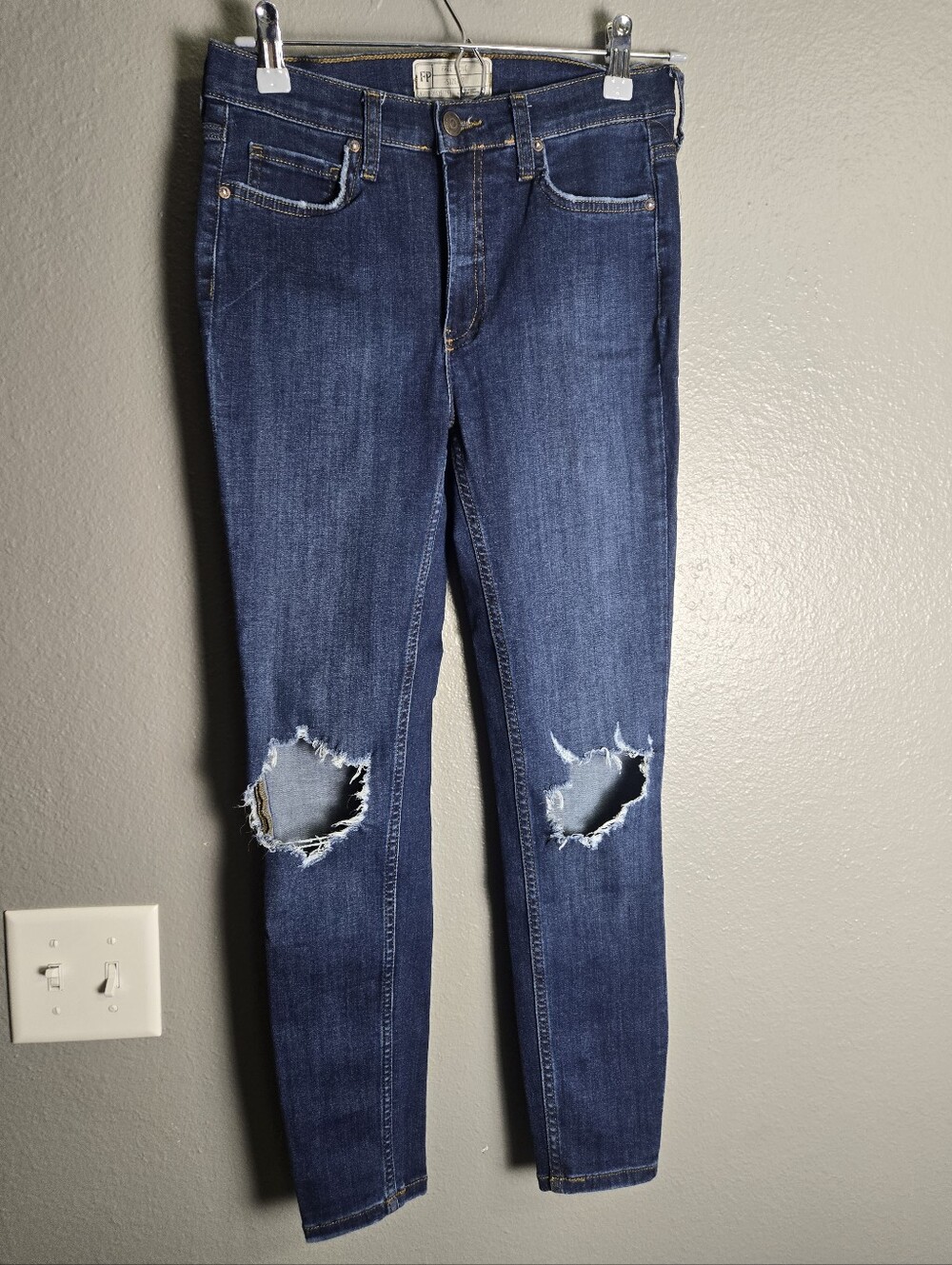 Free People Dark Skinny Distressed Jeans Size 27